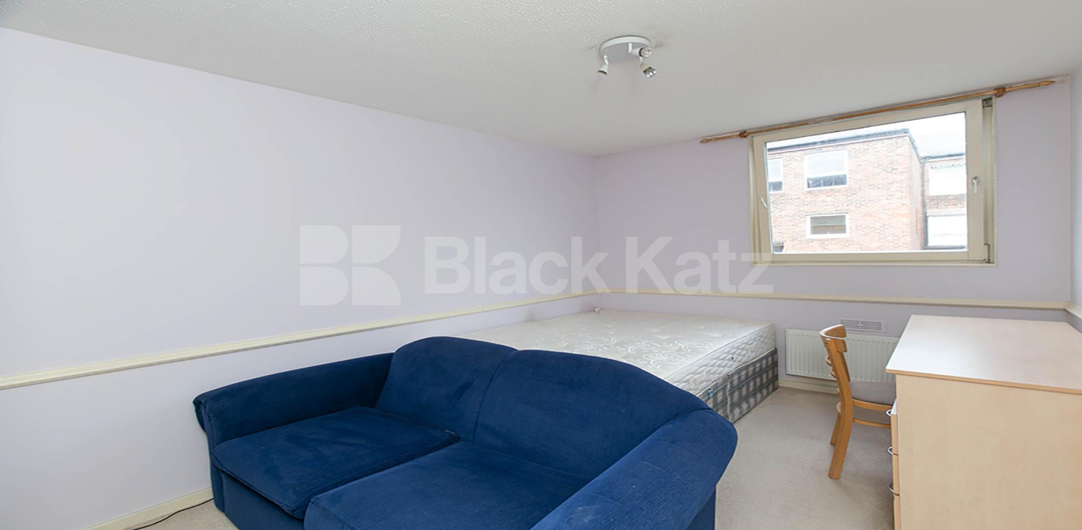 3/4 double bedroom flat located within mins to regents park and marylebone tube Henderson Drive, St Johns Wood